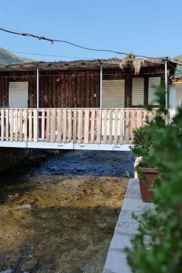 Tropikal - Freskia Bunec Sarandë Exteriér fotografie