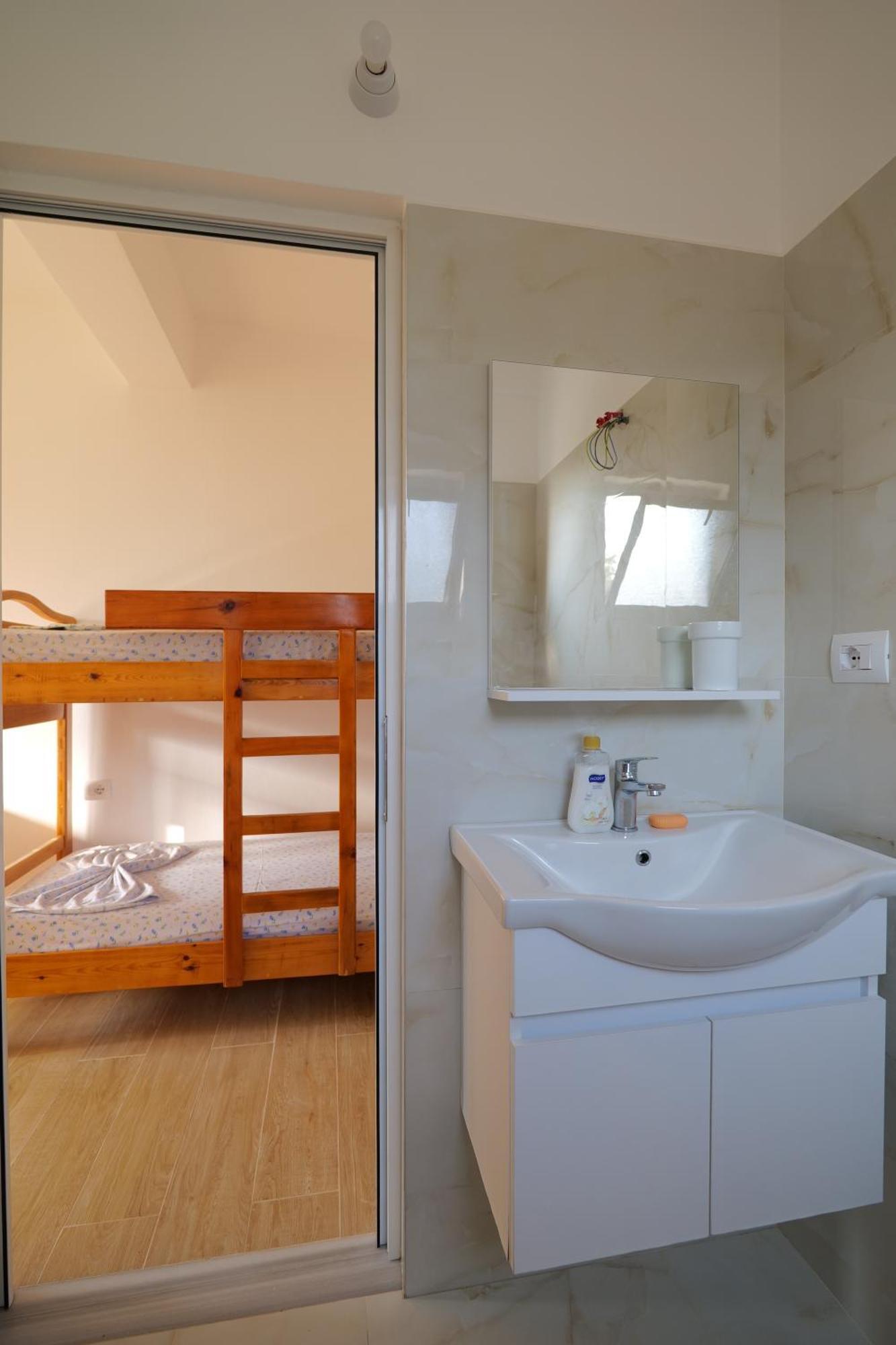Tropikal - Freskia Bunec Sarandë Exteriér fotografie
