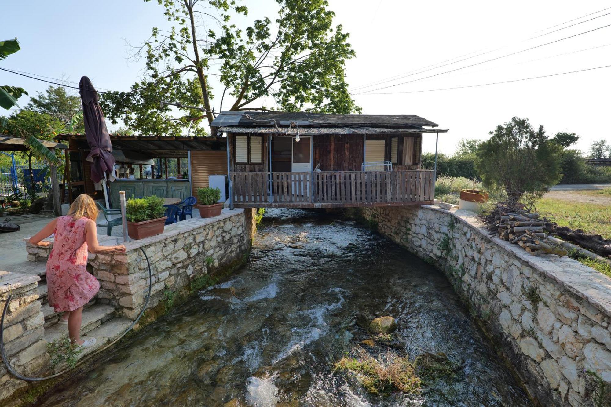 Tropikal - Freskia Bunec Sarandë Exteriér fotografie
