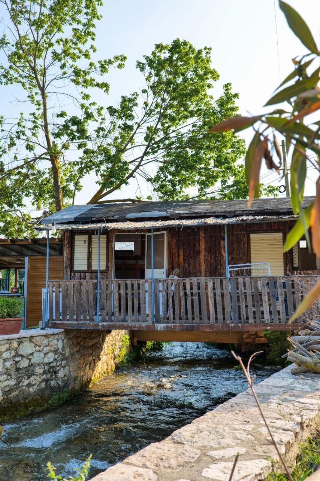 Tropikal - Freskia Bunec Sarandë Exteriér fotografie